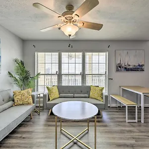 Convenient With Hot Tub - Walk To Beach! Apartment